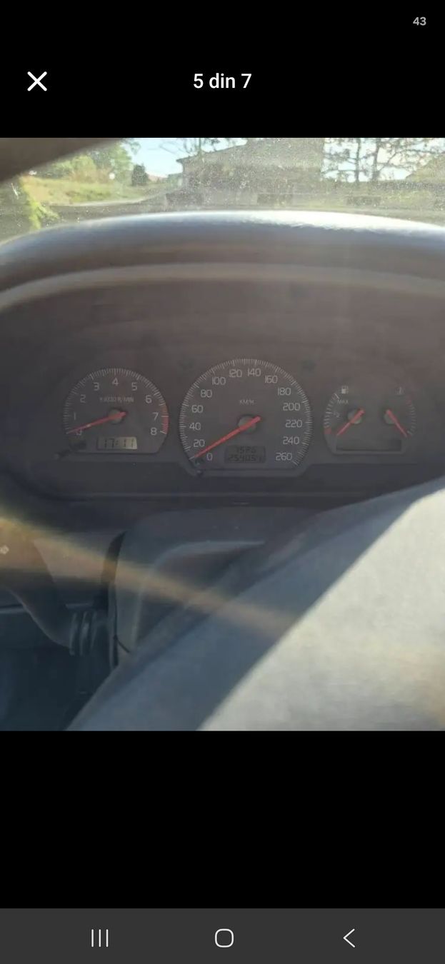 Volvo Automobili: Volvo v40 2.0 t  – Difettoso da Cottens FR venduto da cca_5myr 4