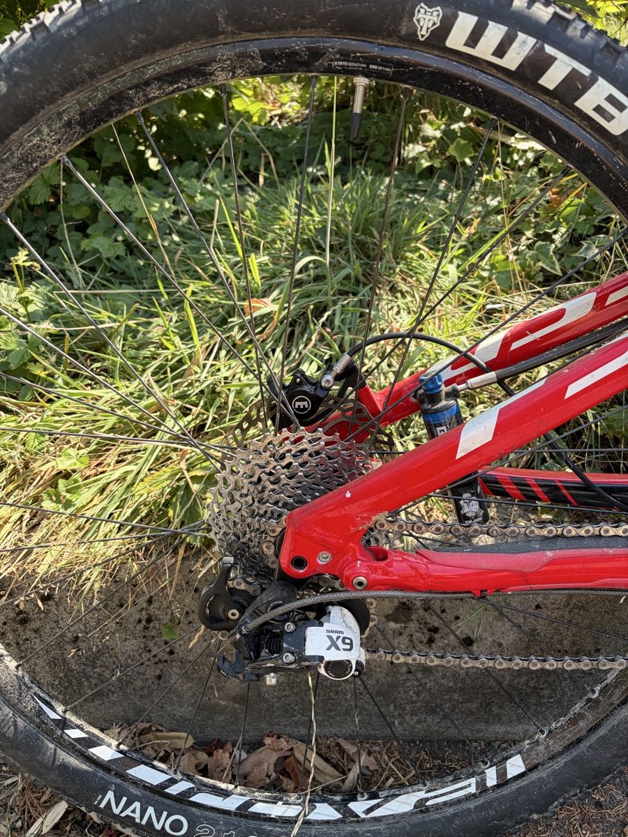 Specialized Vélos: Specialized MTB vollgefedert rot – D'occasion à Rorschach par fab_2nnm 1