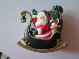 Samichlaus mit Schaukelschlitten macht Musik