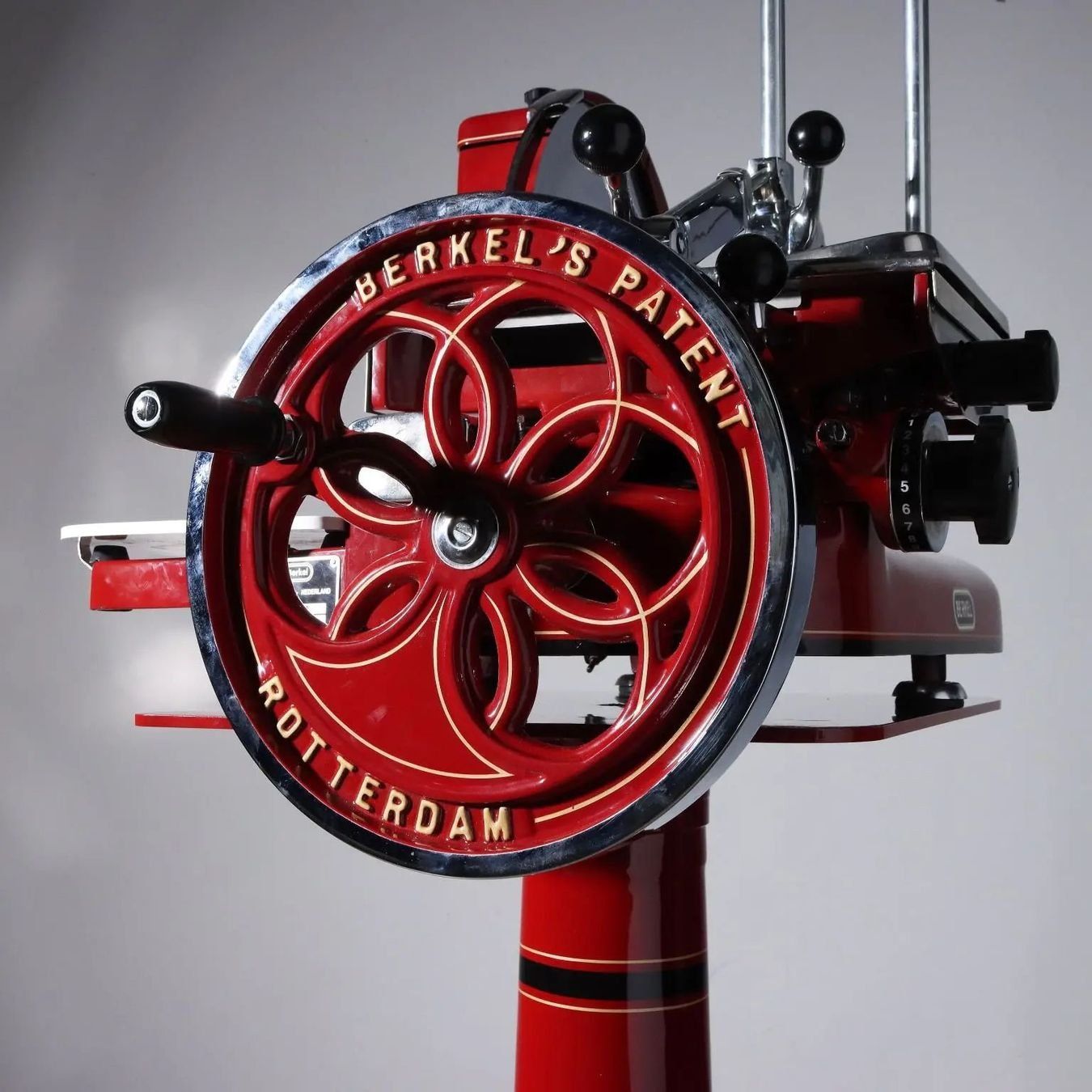 Berkel Elettrodomestici da cucina: Berkel 115: Restaurierte Ikone mit Original-Standfuß – Nuovo (secondo la descrizione) da Biasca venduto da Nicolas.Ney 1
