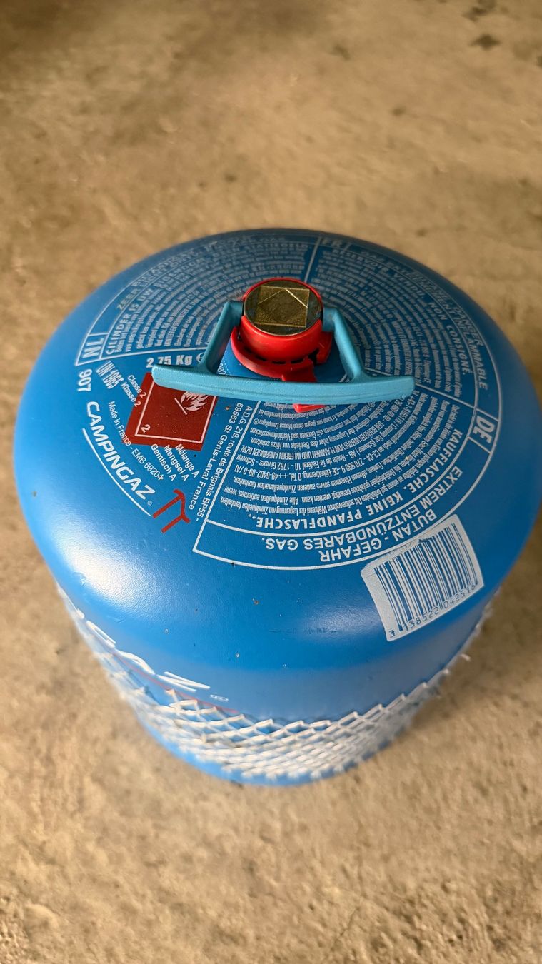 Campingaz Apparecchiature e tecnologia a gas: Campingaz Gasflaschen Set 907 und 904 – Usato da Binningen venduto da Sammler50 1