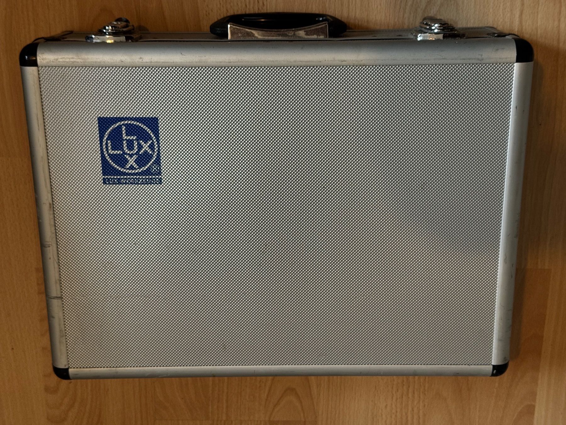 Lux Tous les outils: LUX Werkzeuge Tool Case with Assorted Tools – D'occasion à Zürich par colorblindrummer