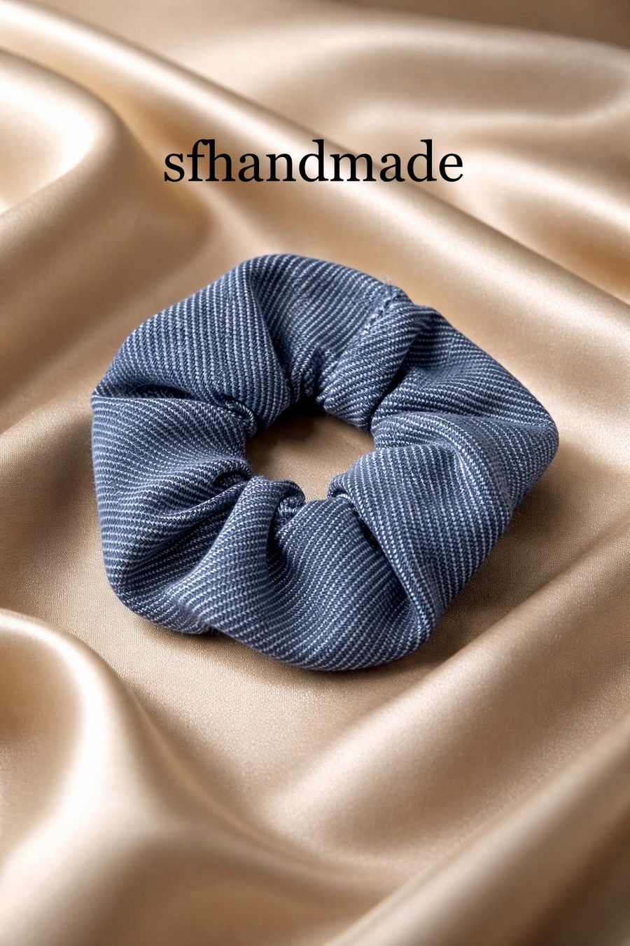 Accessori per capelli: *Denim Nights* Scrunchie - sfhandmade – Nuovo (secondo la descrizione) da Baar venduto da sfhandmade