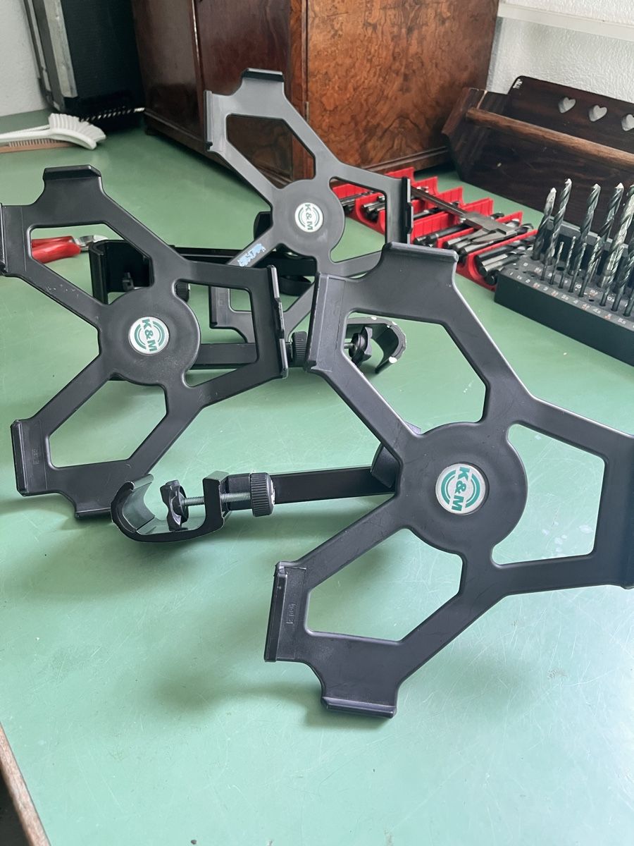 König & Meyer Supporti a parete: 3 K&M - I-pad halter. – Usato da worben venduto da than56
