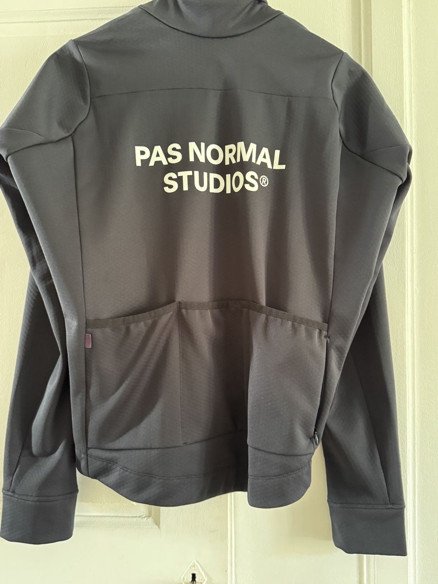 Pas Normal Studios Canottiere & Pantaloni: Pas Normal Studios - Essential Thermal Long Sleeve Jersey – Usato da Diesse venduto da second_life 4