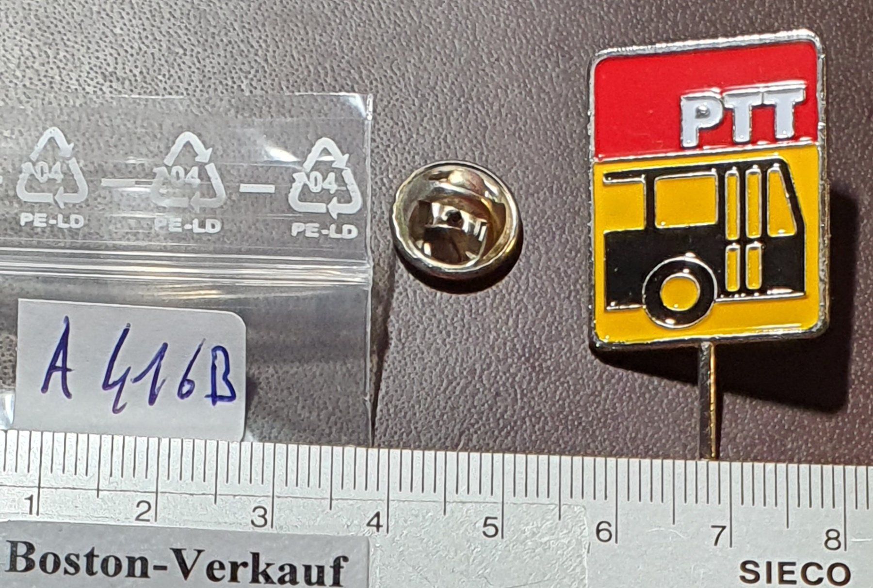 Placchette & Badge: A416B - Pin PTT Postauto Haltestelle Schild – Usato da Reinach BL venduto da Boston-Verkauf 1