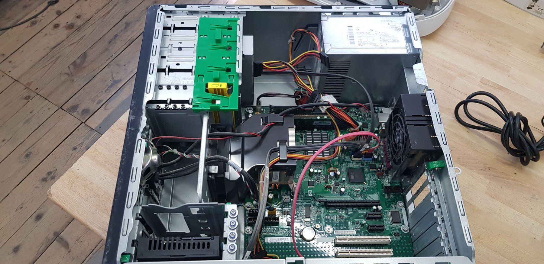 Hewlett Packard PCs: hp Computer Hewlett Packard PC Gehäuse Mainboard CD Laufwerk – Defekt aus st.gallen von  2