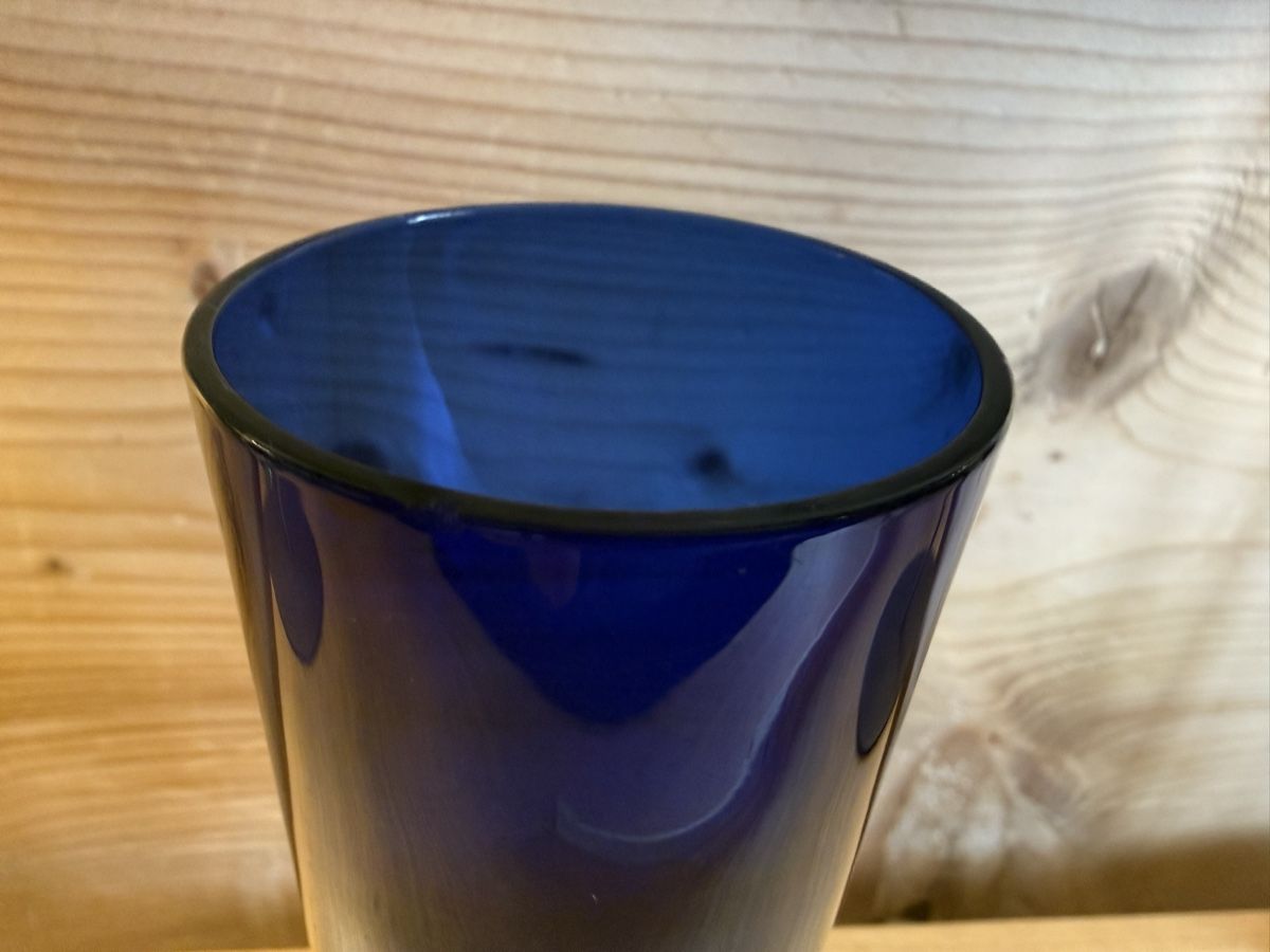 Vase & Récipients: alte blaue Vase – D'occasion à Amden par vipernatter 2