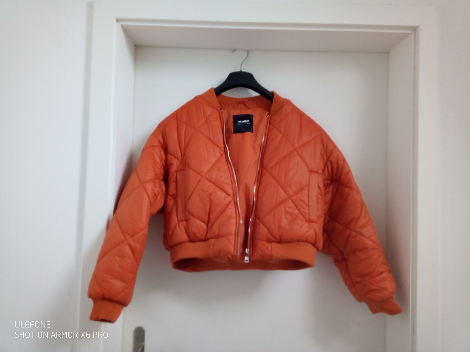 Vestes: Pull&Bear Steppjacke, Orange, Grösse M, Top Zustand! – D'occasion à Volketswil par Car1 1