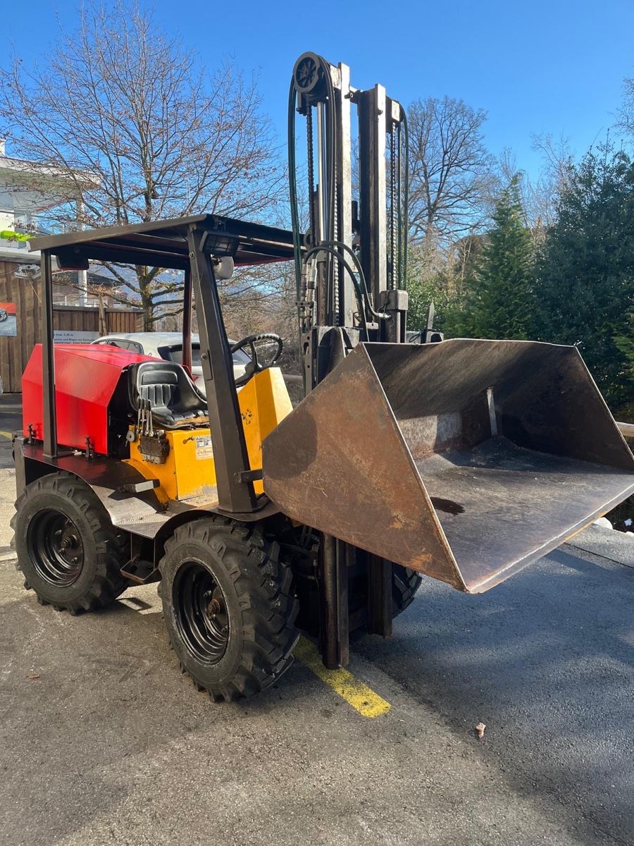 Carrelli elevatori e a forche: Geländestapler/Gabelstapler mit Schneespflug & Kippschaufe – Usato da Meggen venduto da Aur_r5rp