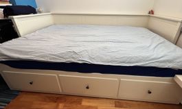 Bett HEMNES von IKEA mit Federkernmatratze 120x200