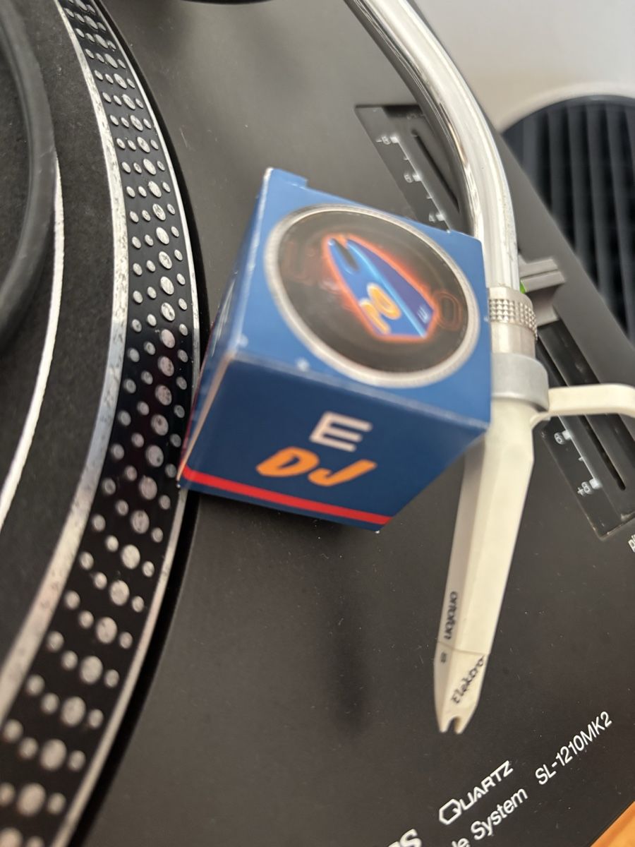 Technics Giradischi: Technics SL-1210MK2 mit Tonabnehmer - Das Original – Usato da Zürich venduto da Juvie 1