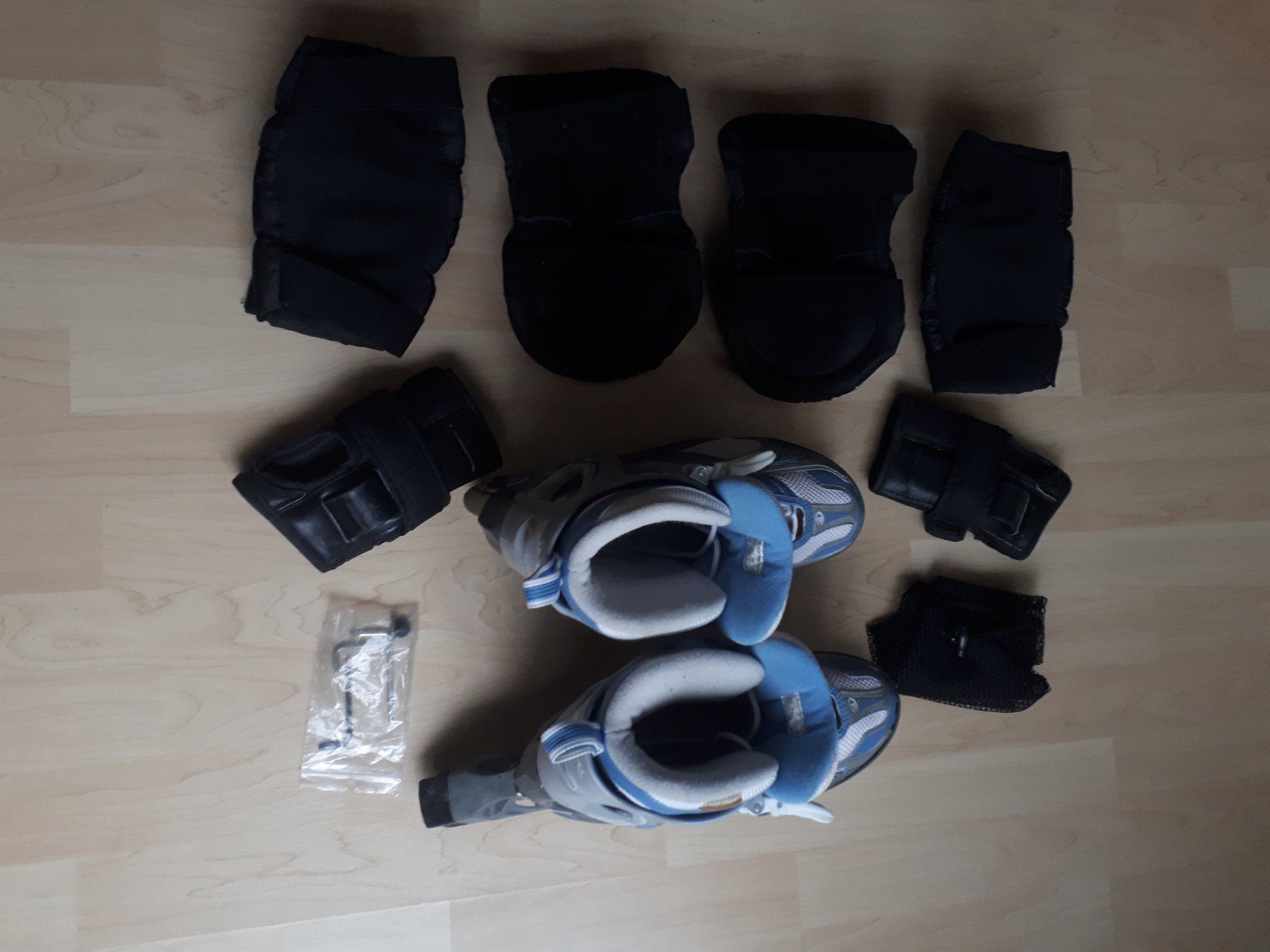 Pattini in linea & Pattini a rotelle: Inline Skates ROLLER B  Grösse 40,5 mit Gelenkschütz – Usato da Dürnten venduto da kuh_7mdq 6