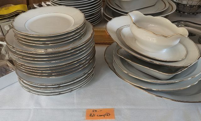 Set di piatti: Vaisselle filet or ancienne 2 sets – Usato da Romont FR venduto da mar.ja 1