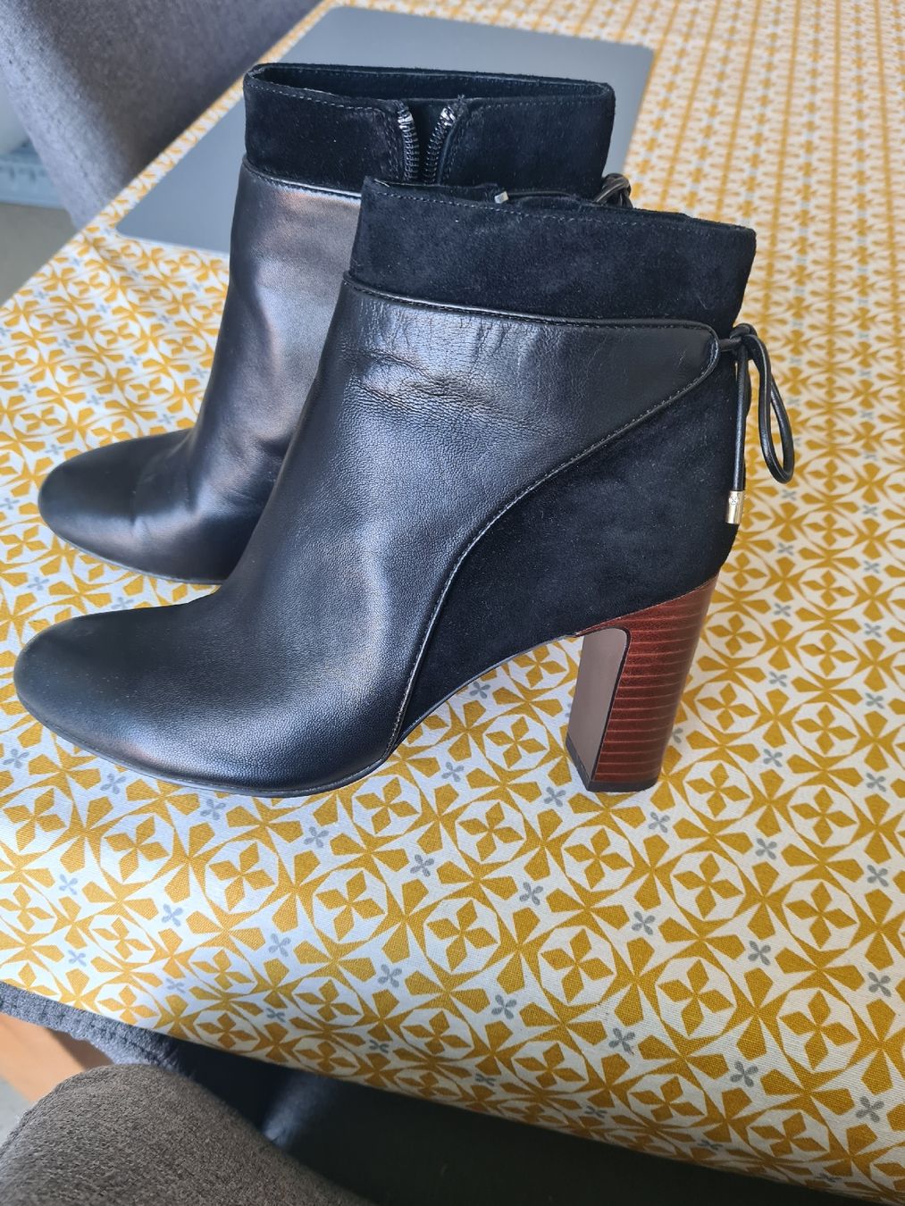 Scarpe da donna: Jonak Lederstiefeletten – Usato da Zürich venduto da safenia87