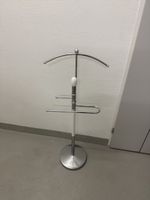 Moderner Kleiderstaender aus Metall - Top Zustand!