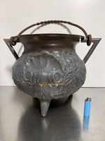 Antiker schwerer Kupfertopf mit Ornamenten (Ø ca. 35 cm)