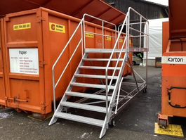 Plattformtreppe Fahrbar für Gewerbe + Industrie*