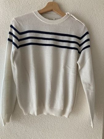 Hübscher Strickpullover, Streifen blau