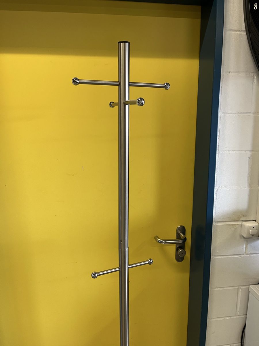 Altro in Decorazioni & Accessori: Garderobe Kleiderständer Edelstahl  und schwer – Usato da Strengelbach venduto da RaenAntikDesign 2
