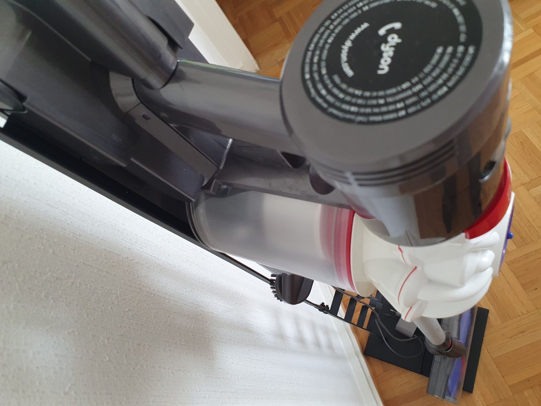 Dyson Staubsauger & Zubehör: Aspirateur Dyson V7 avec station – Gebraucht aus Prilly von RoDyRe 5