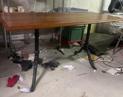 Beizentisch Nussbaum Massiv Gusseisen Füsse
