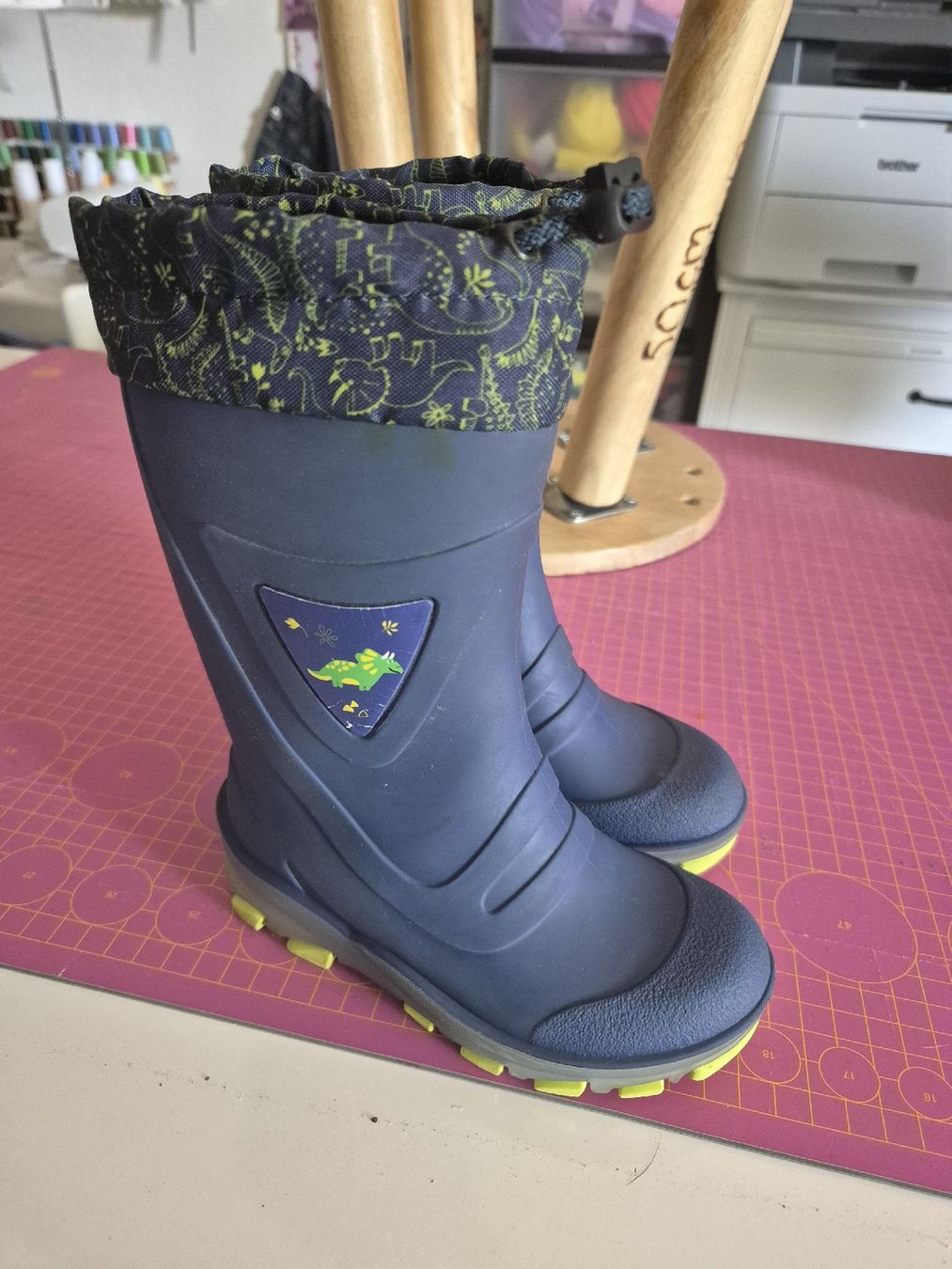 Scarpe per ragazzi: Gummistiefel Dinos 24/25 – Usato da Wynigen venduto da La_Talpa