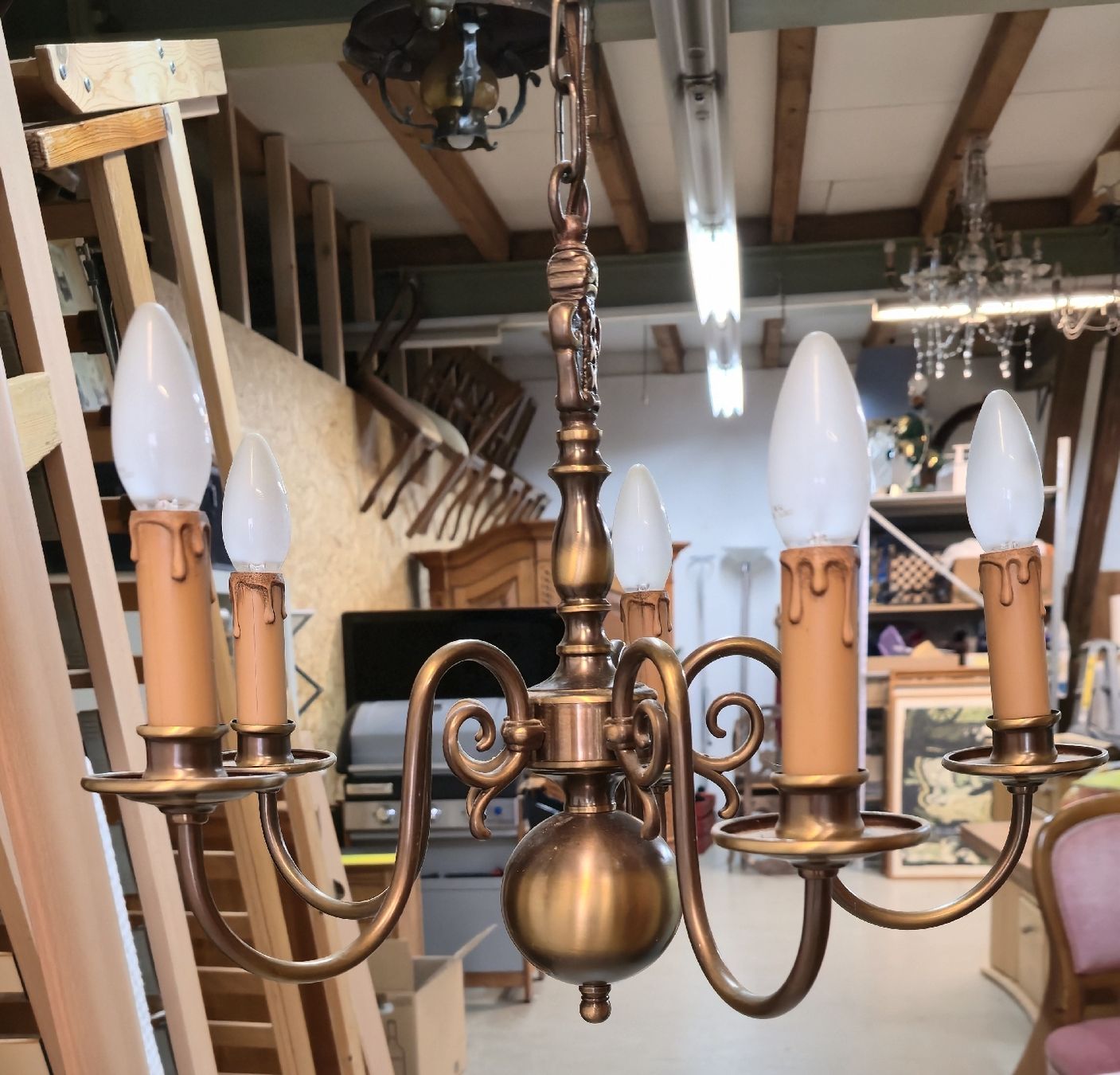 Kronleuchter & Deckenlampen: Rustikaler Leuchter 5-flammig aus Messing – Gebraucht aus Wittenbach von gruezi-schwiz 1