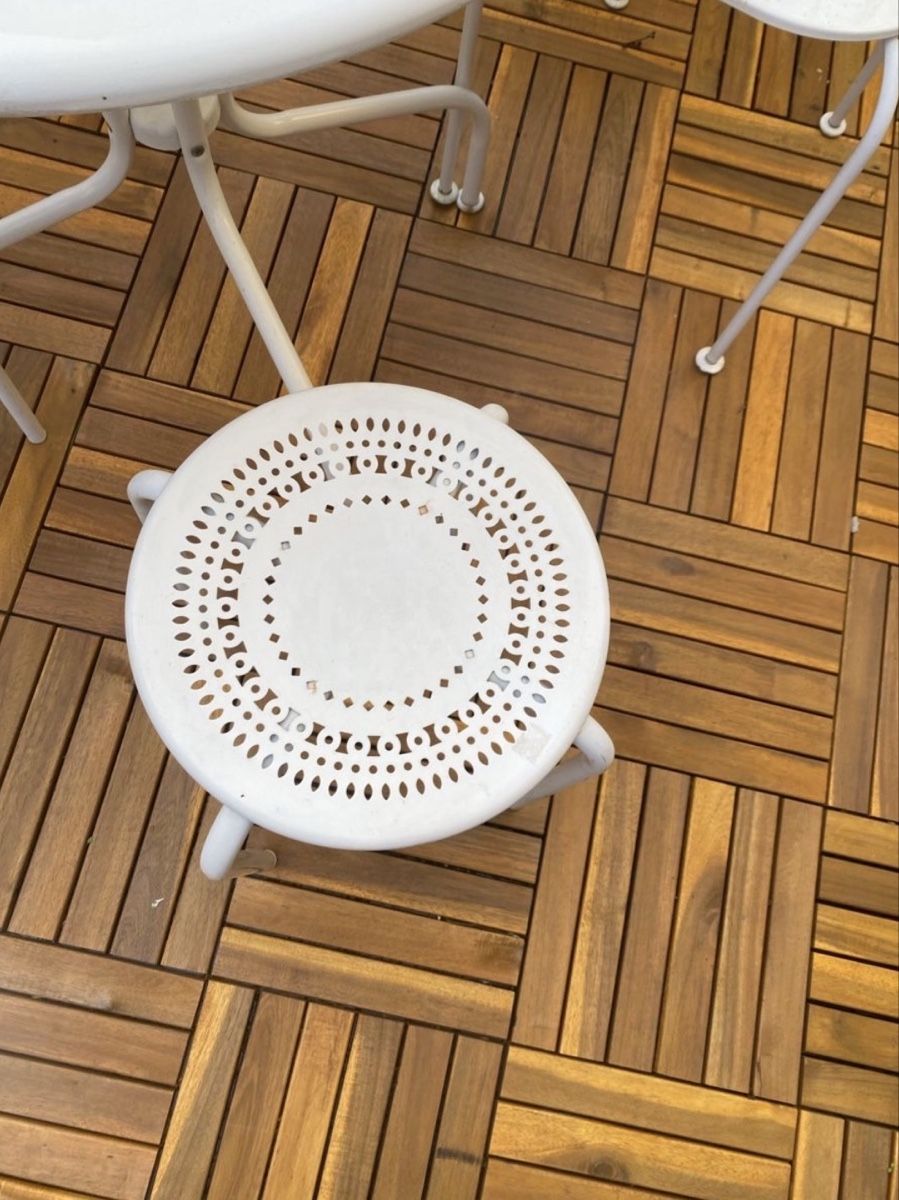 Set di tavolo e panche: Gartenset - Tisch mit Stühlen – Usato da Trin Mulin venduto da leea.c 4