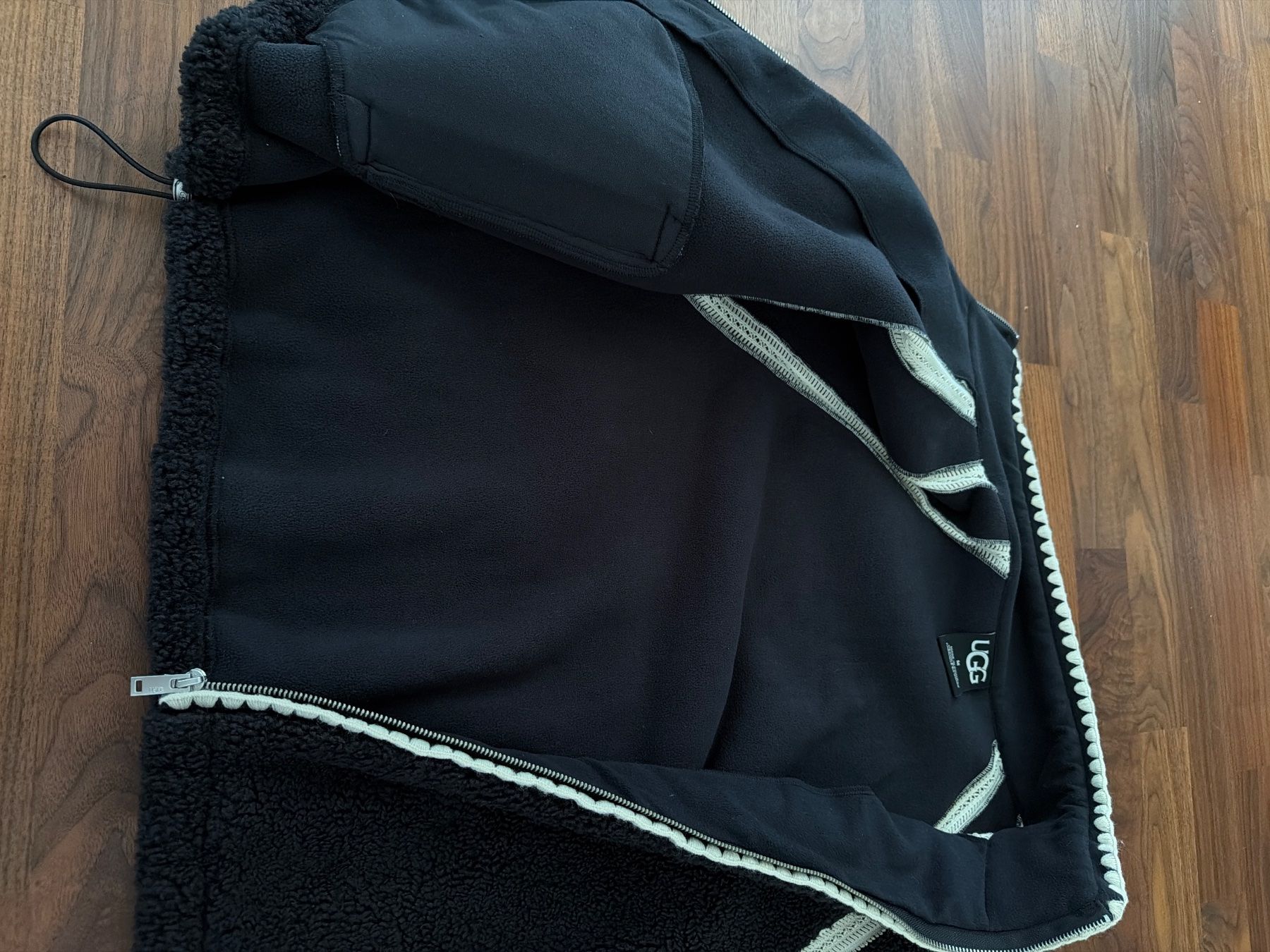 Ugg Vestes: Fleecejacke UGG Schwarz Grösse M – Neuf (Voir description) à Hettlingen par blu_tb6z 4