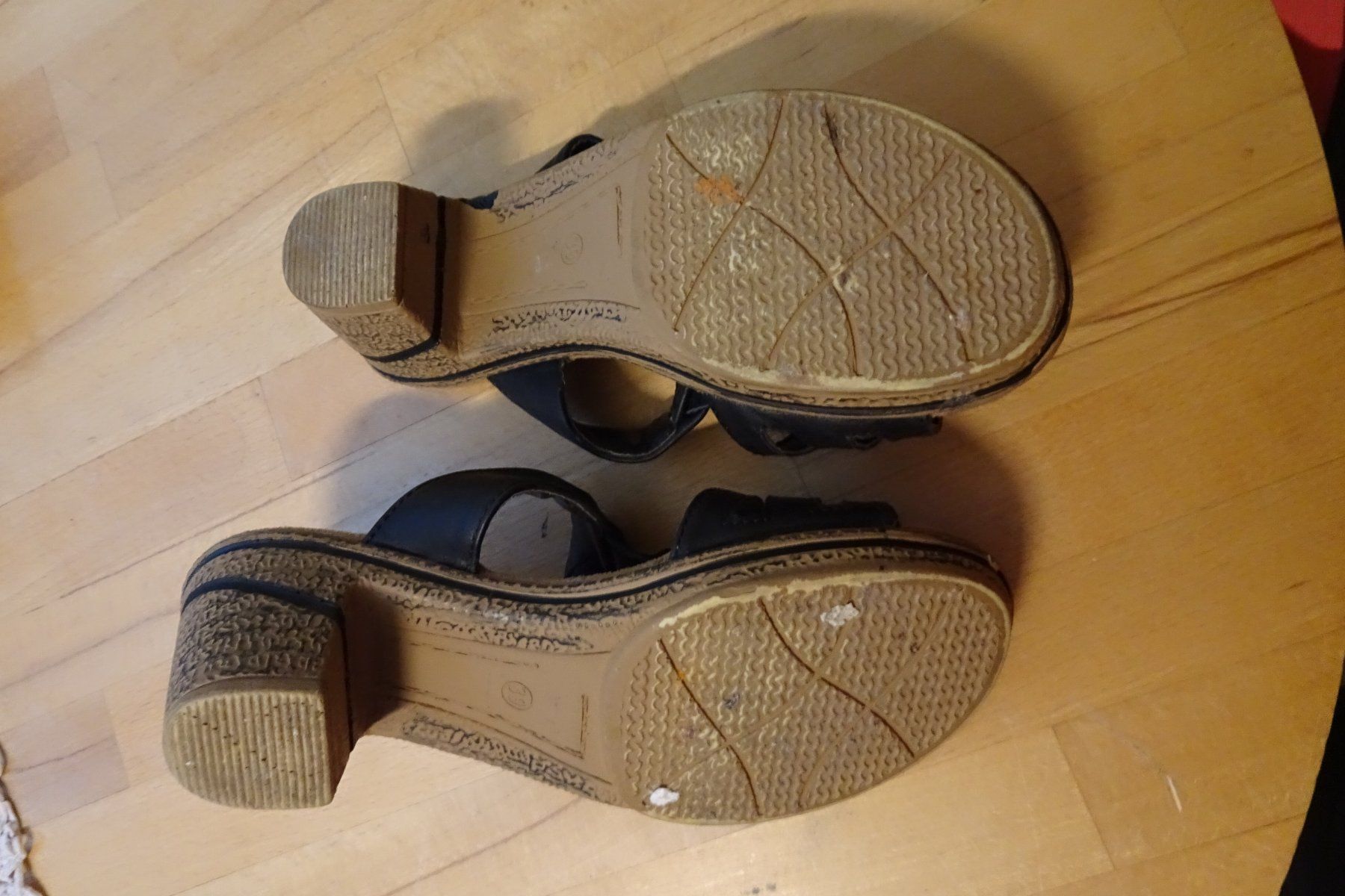 Scarpe da donna: Sommer Schuhe mit 6.5 cm Absatz Gr. 39 – Usato da Strengelbach venduto da schmetterling20 4