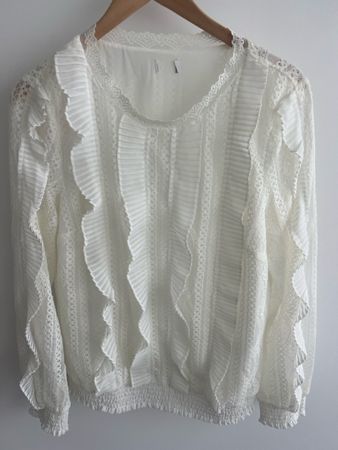 Bluse in Weiss mit Spitze, Gr. 40/42, Top Zustand!