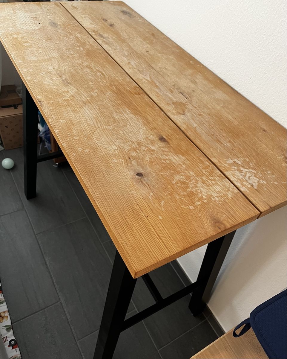 Tische: Bartisch Holz mit schwarzen Beinen, gebraucht – Gebraucht aus Aesch BL von Switcha 1