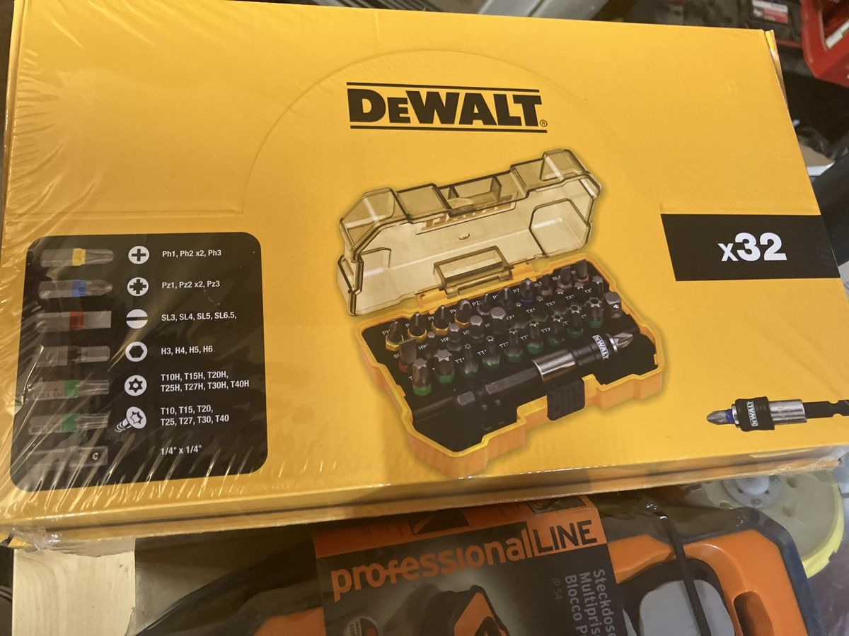 Dewalt Tous les outils: Dewalt Bit Set Display mit 12 Bit Set!! – Neuf avec emballage d'origine à Leuggern par Dominik330 1
