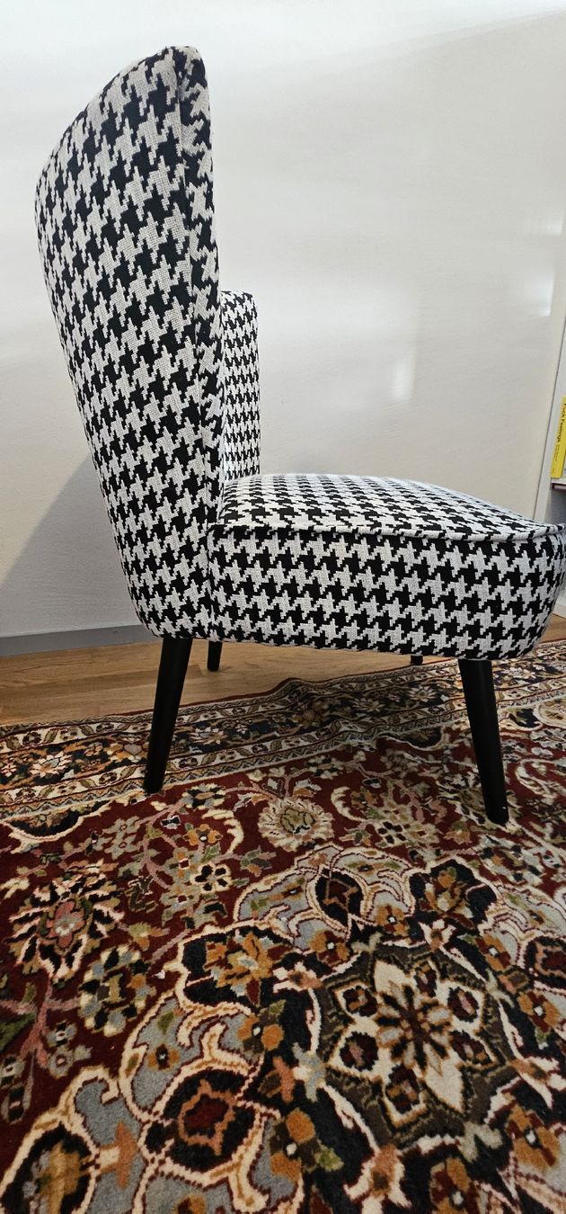 Poltrone: Retro Armchair, Houndstooth Pattern, Black Legs – Usato da Cham venduto da WFRRichter 2