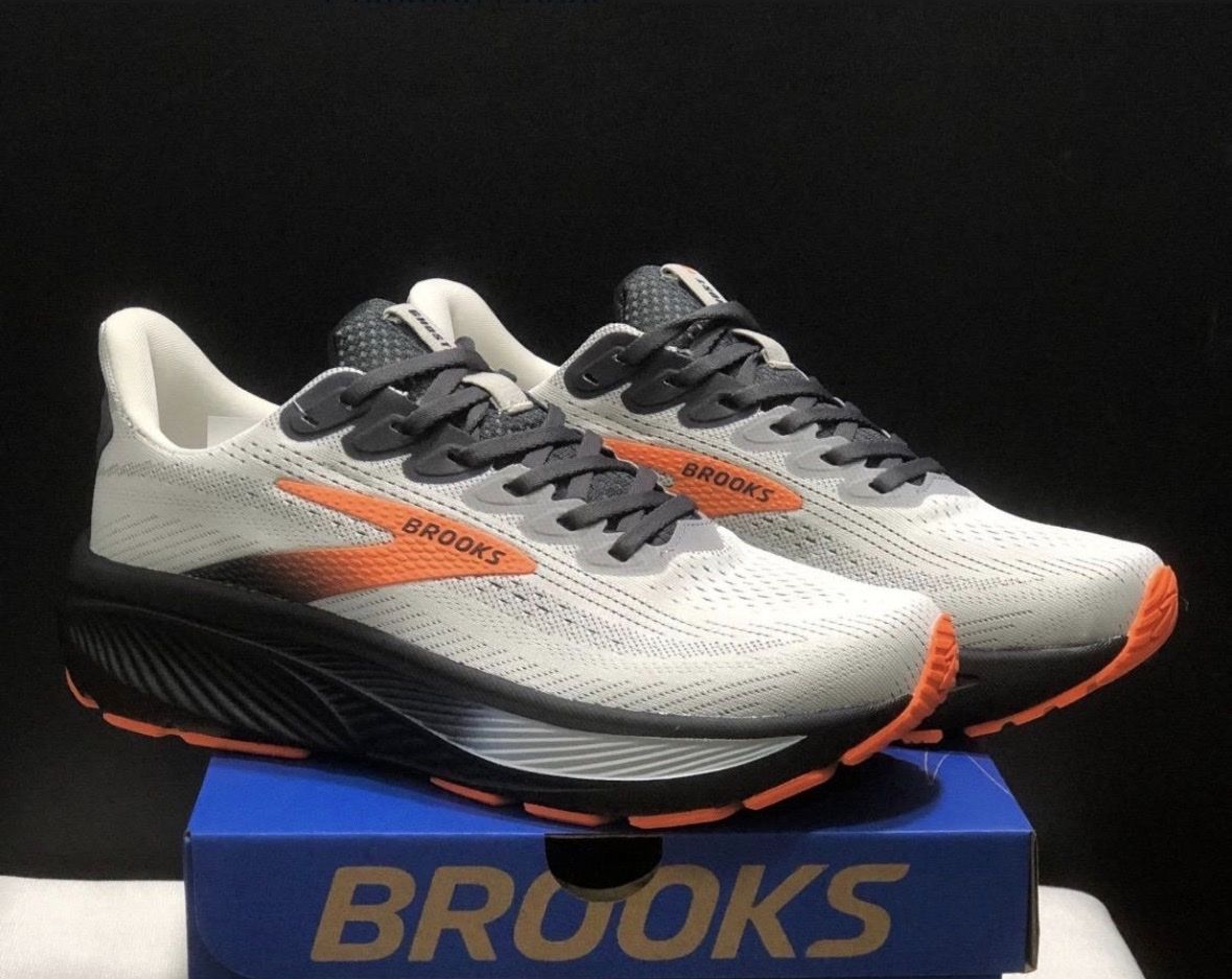 Brooks Scarpe da uomo: BROOKS Runnings Shoes – Nuovo e nell'imballaggio originale da Basel venduto da pau_s6pv