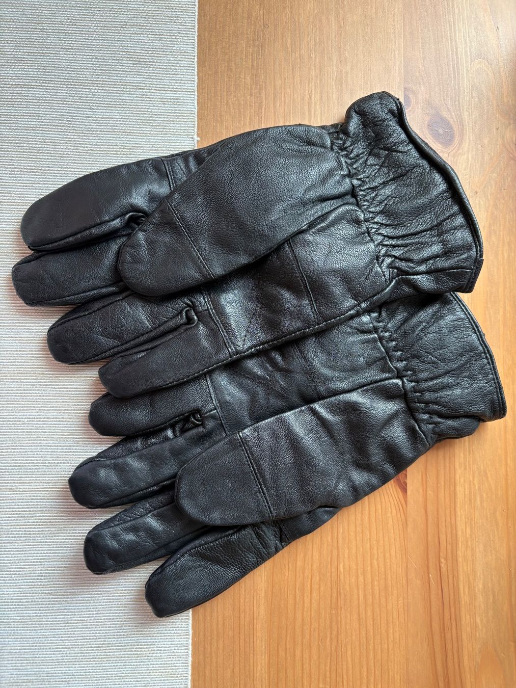 Guanti & manicotti: Lammfell Handschuhe aus Chile – Usato da Chur venduto da smart.shopper 1