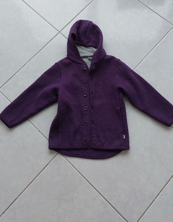 Warme Schurwolle Jacke mit Kapuze in Lila, Grösse 110/116