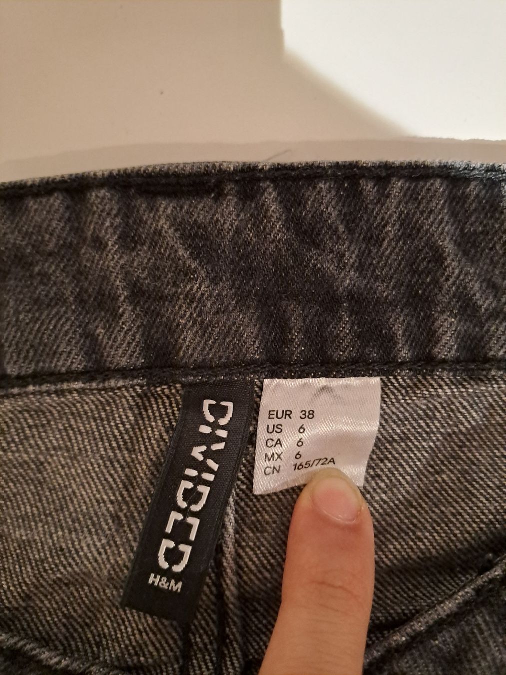H&M Jeans: H&M Cargo Jeans schwarz gr. 38 – Nuovo (secondo la descrizione) da Rothenburg venduto da 123odermatt 2