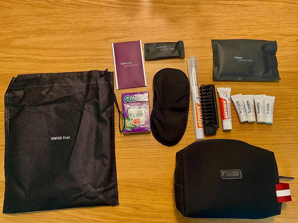 Bally Custodie per cosmetici: Swiss First Class Bally Amenity Kit – Nuovo (secondo la descrizione) da Lachen SZ venduto da kal_87kx 2