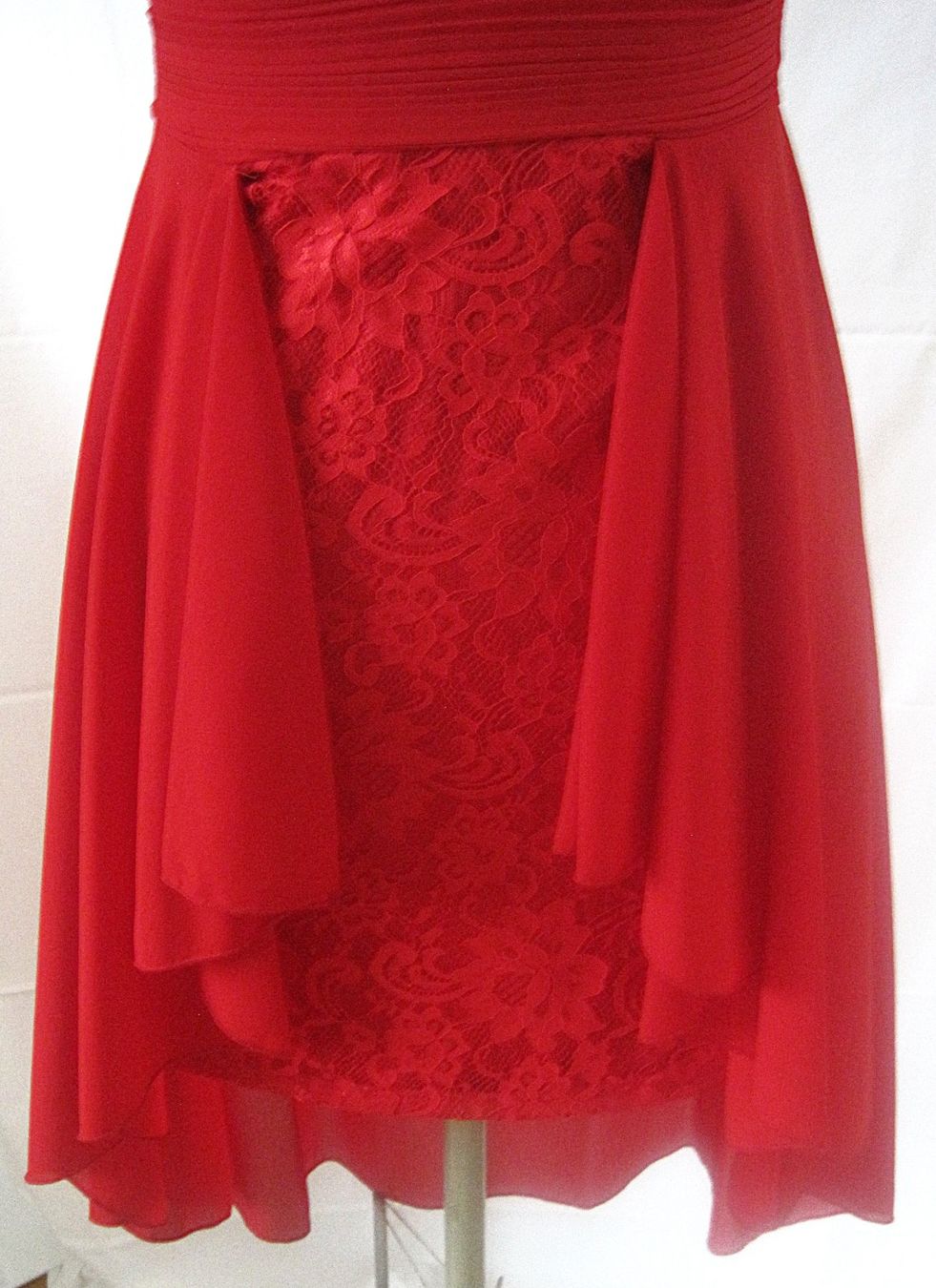 Kleider: Verspieltes rotes Chiffonkleid mit Strass & Schleifendetail – Gebraucht aus Rickenbach Sulz von Sodeli23 5
