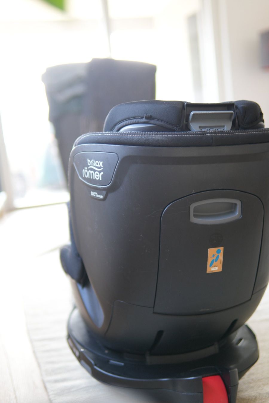 Britax Römer Seggiolini per auto: Britax Römer Swingfix M i-size – Usato da Richterswil venduto da Honzour 5