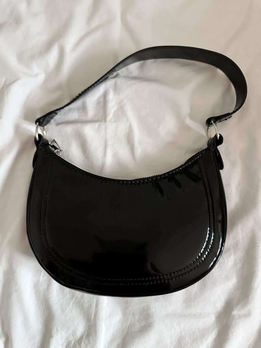 H&M Borse da donna: H&M Schwarze Lackleder-Umhängetasche – Nuovo (secondo la descrizione) da Zürich venduto da ElissZurich