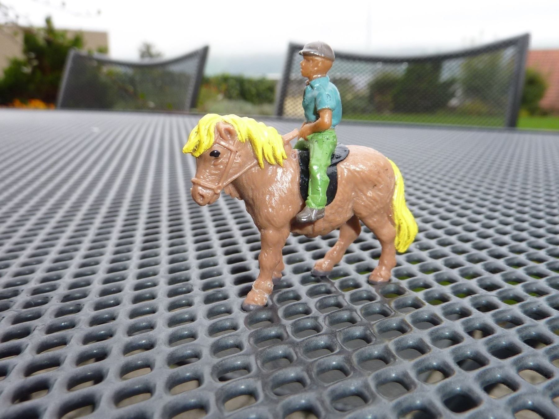 Statuette: Britains Pony mit Reiter – Usato da Gelfingen venduto da btrottmann