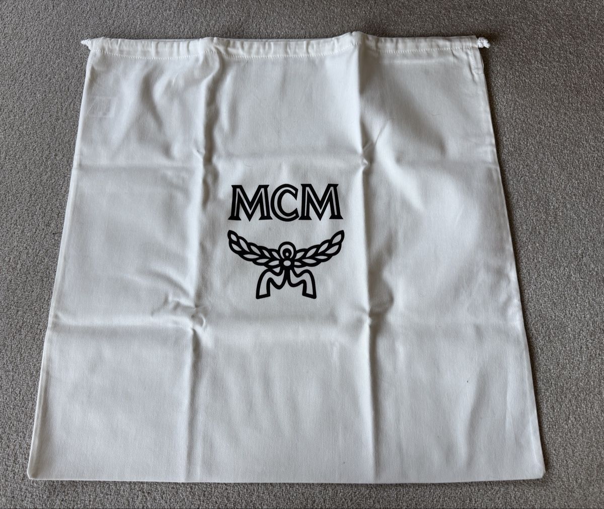 Mcm Borse: MCM Tasche Liz, Medium, reversible, weiss – Nuovo (secondo la descrizione) da Zollikon venduto da into-the-west 1