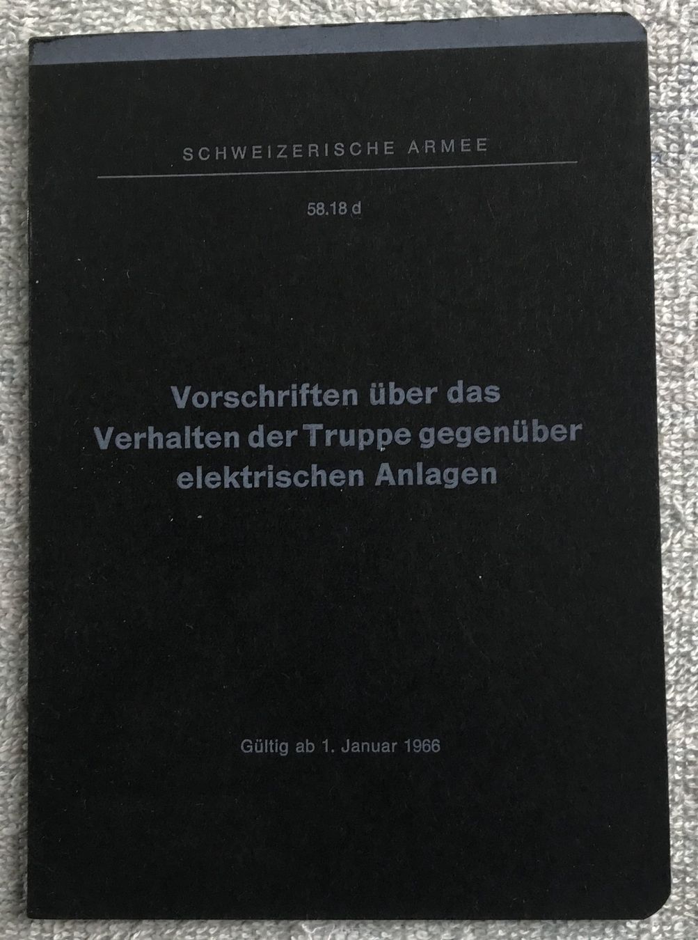 Schweizer Armee Armi bianche: SCHWEIZER ARMEE REGLEMENT – Usato da Ostermundigen venduto da wini63