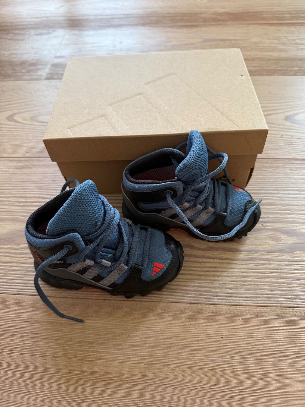 Adidas Scarpe per ragazzi: ADIDAS TERREX MID GORE-TEX WANDERSCHUH Gr.20 – Usato da Ardez venduto da 2004ankek 1