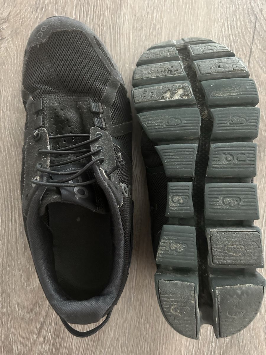 On Scarpe da donna: On Cloud Running Shoes - Black - Good Condition – Usato da Unterägeri venduto da Rogucha 1