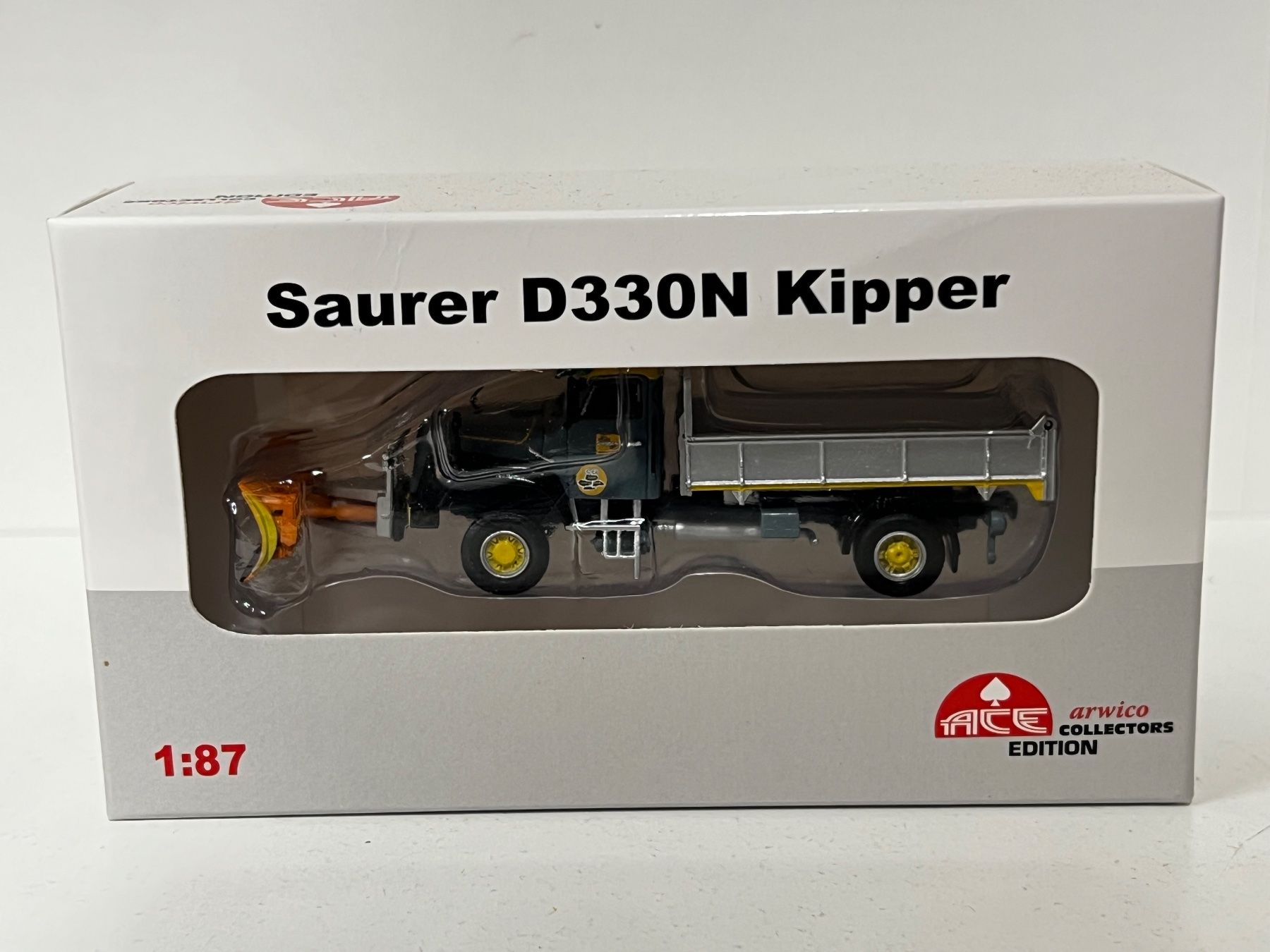 Modellini di ferrovie: Arwico 1:87 Saurer D330N 4x4 Kipper Dozza – Nuovo e nell'imballaggio originale da Geroldswil venduto da TopTrain54