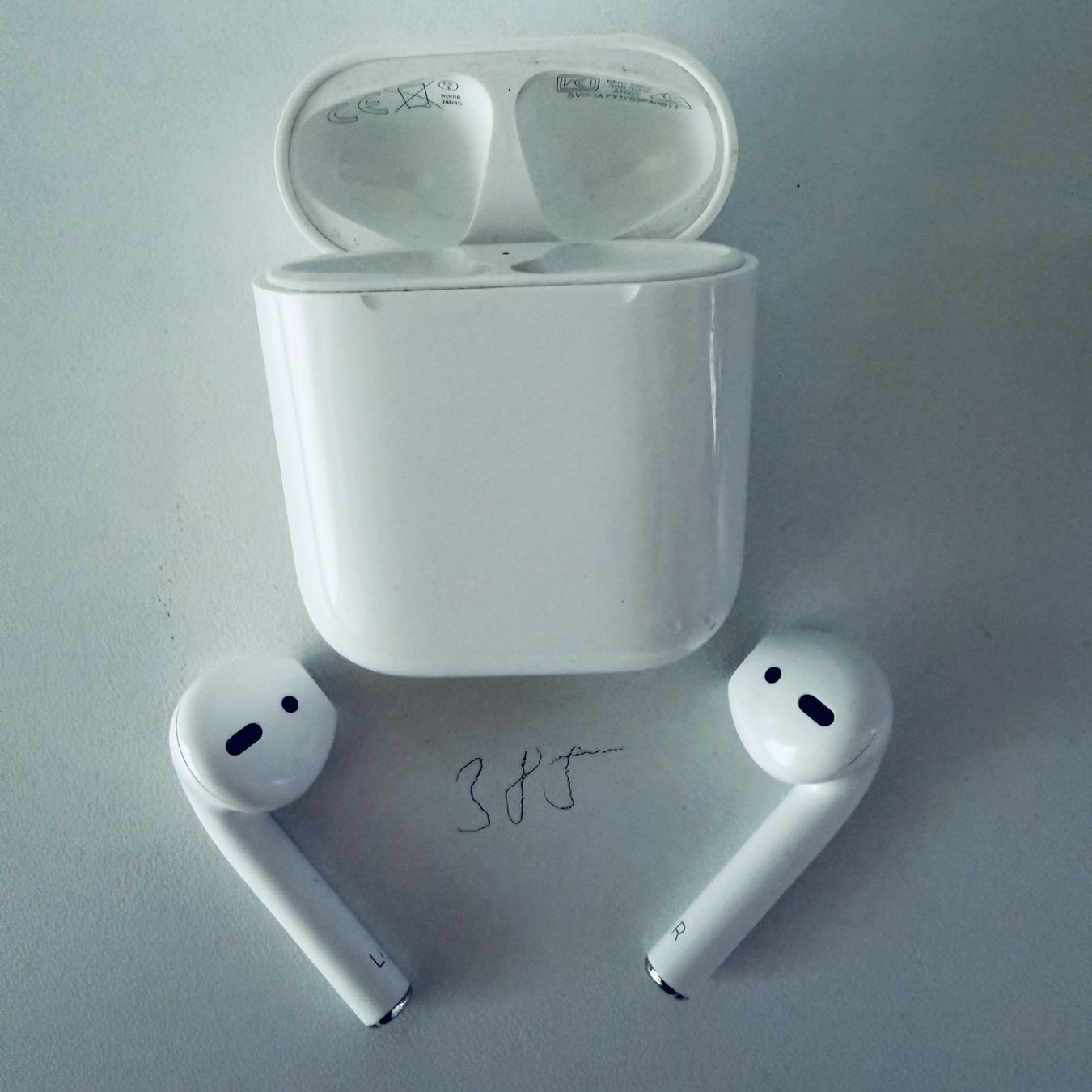 Apple Kopfhörer: Original Apple AirPods 2 Gen. Wireless Kopfhörer & Case – Gebraucht aus Basel von MY.AIRPODS.SHOP 1